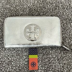 New with tags Tory Burch bright silver wallet